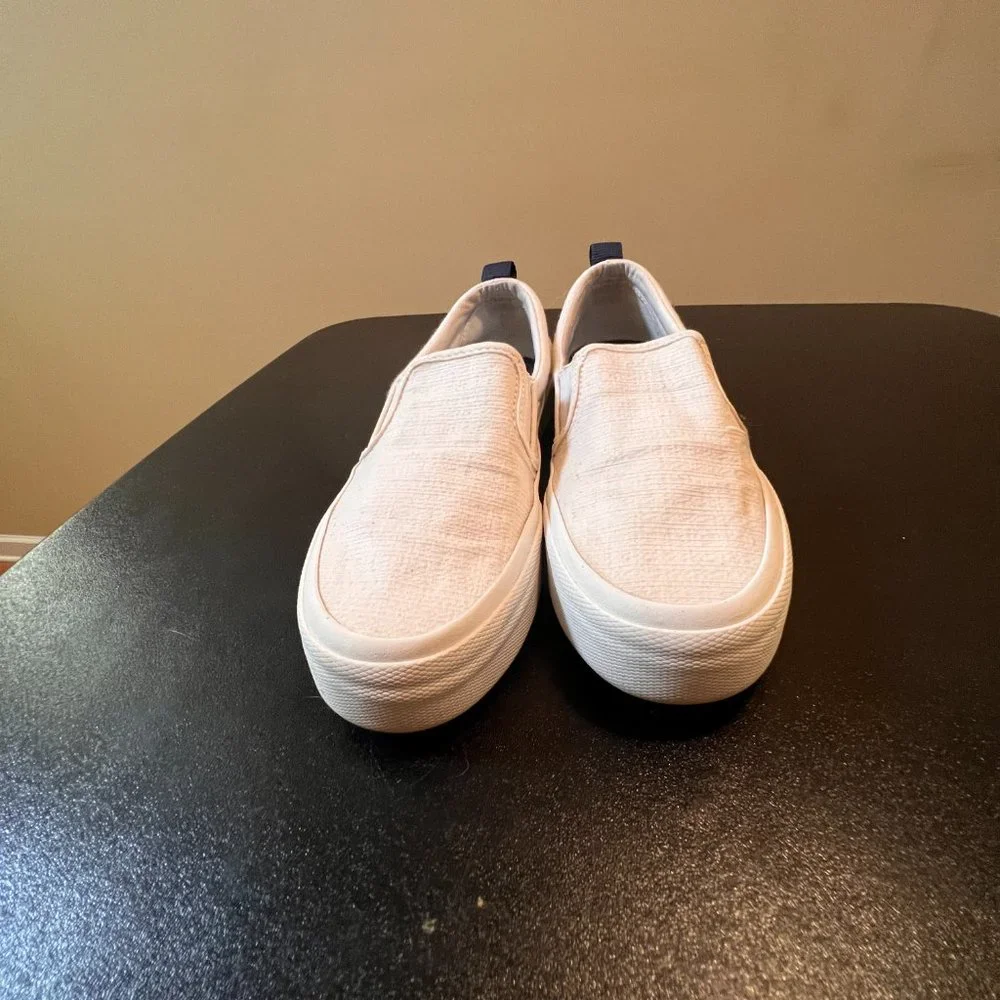 Sperry size 8 white pier wave high slip on sneakers